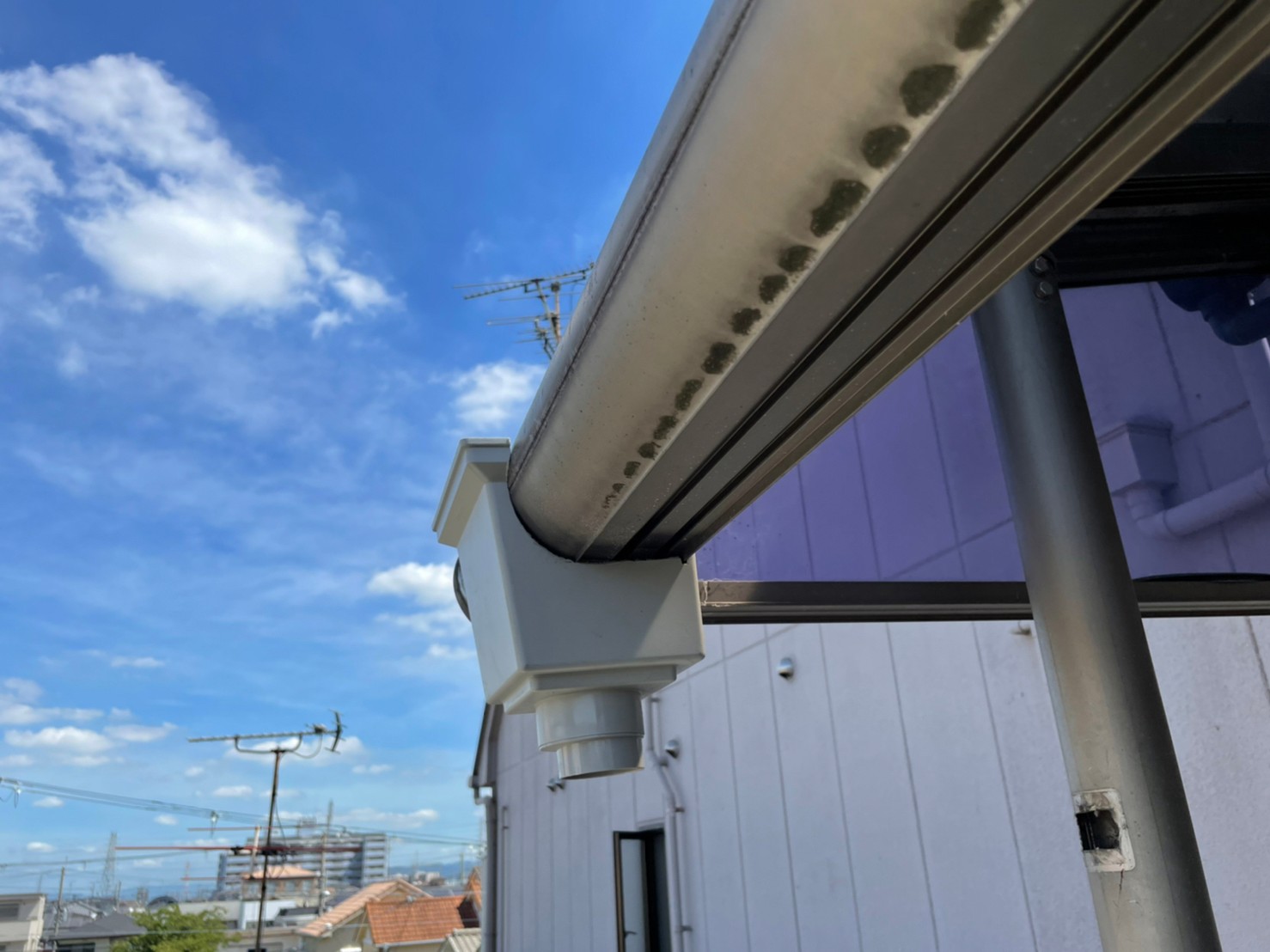 ベランダ雨とい工事 