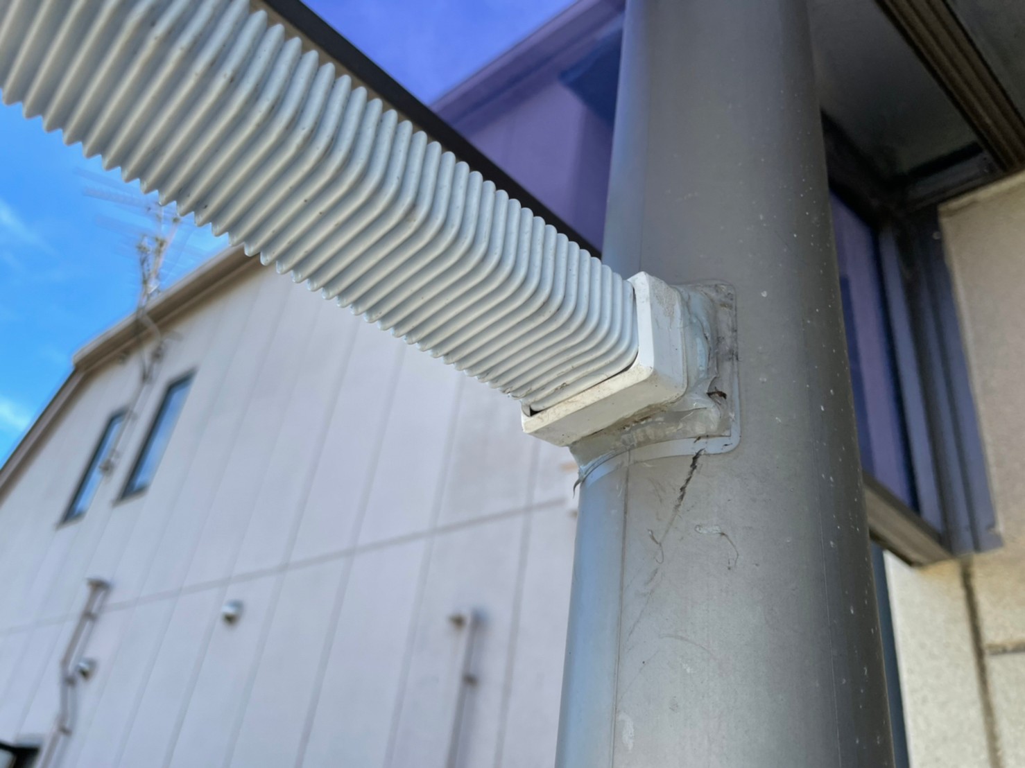 ベランダ雨とい工事 