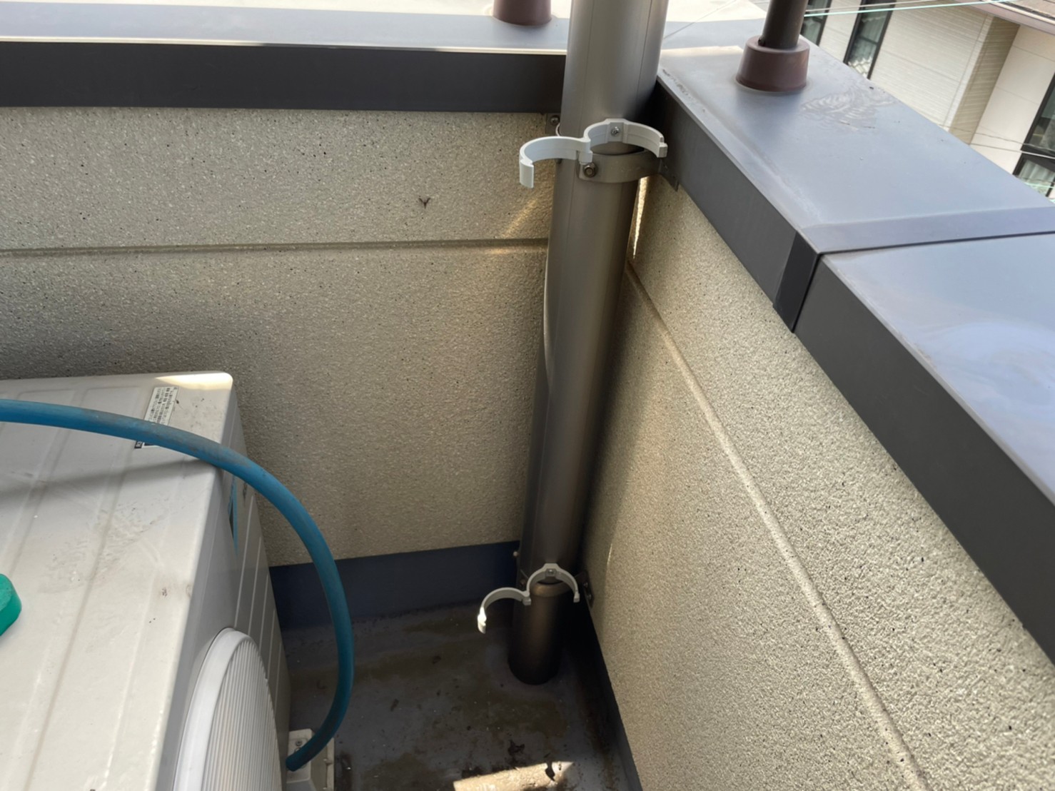 ベランダ雨とい工事 