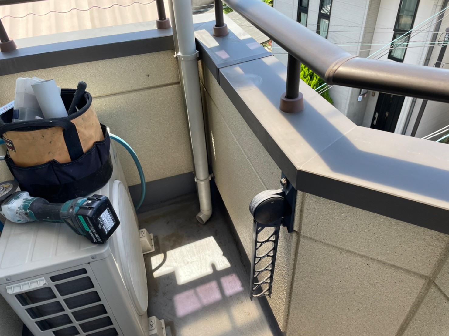 ベランダ雨とい工事 