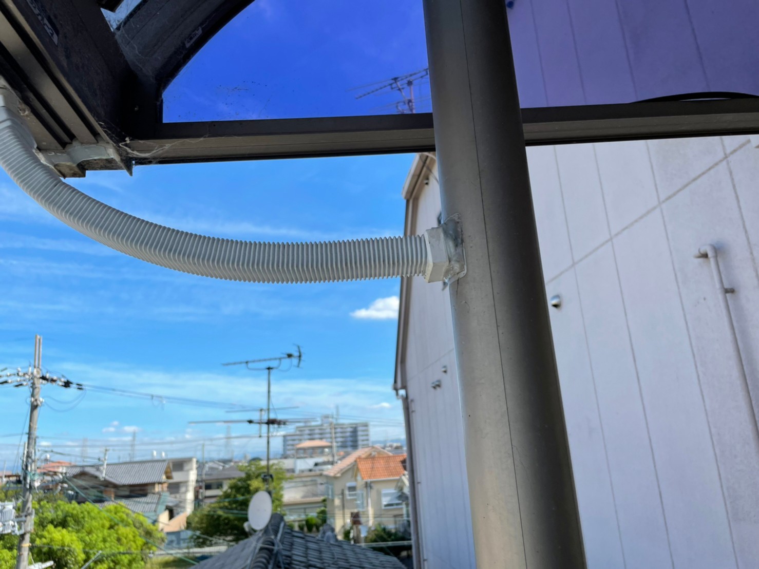 ベランダ雨とい工事 