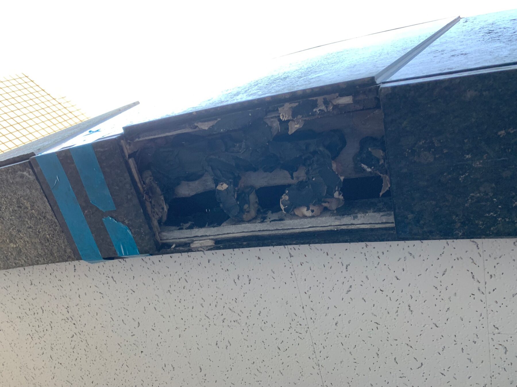 エントランス石材補修工事 