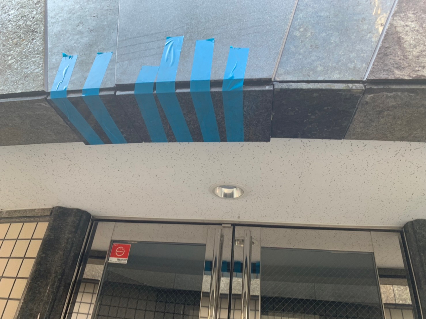 エントランス石材補修工事 