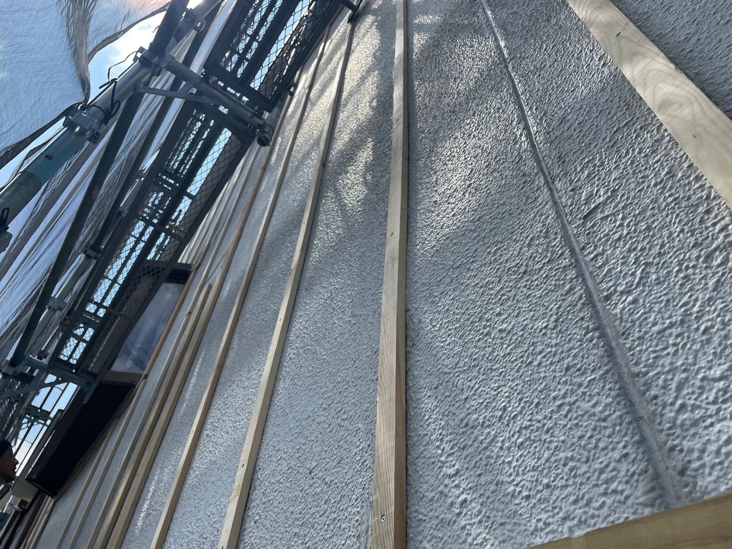 金属サイディングカバー工事 