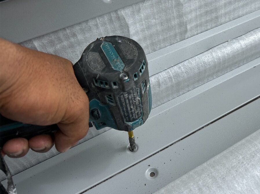 塩ビシート防水工事（機械固定工法） 