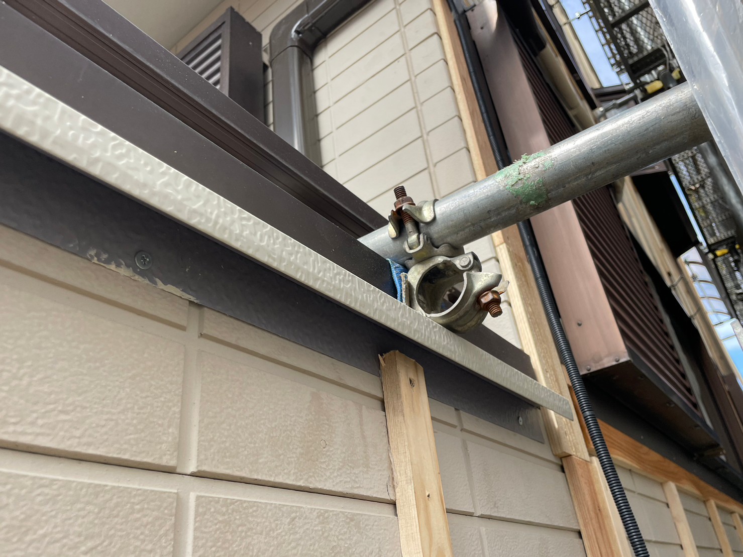 金属サイディングカバー工事 