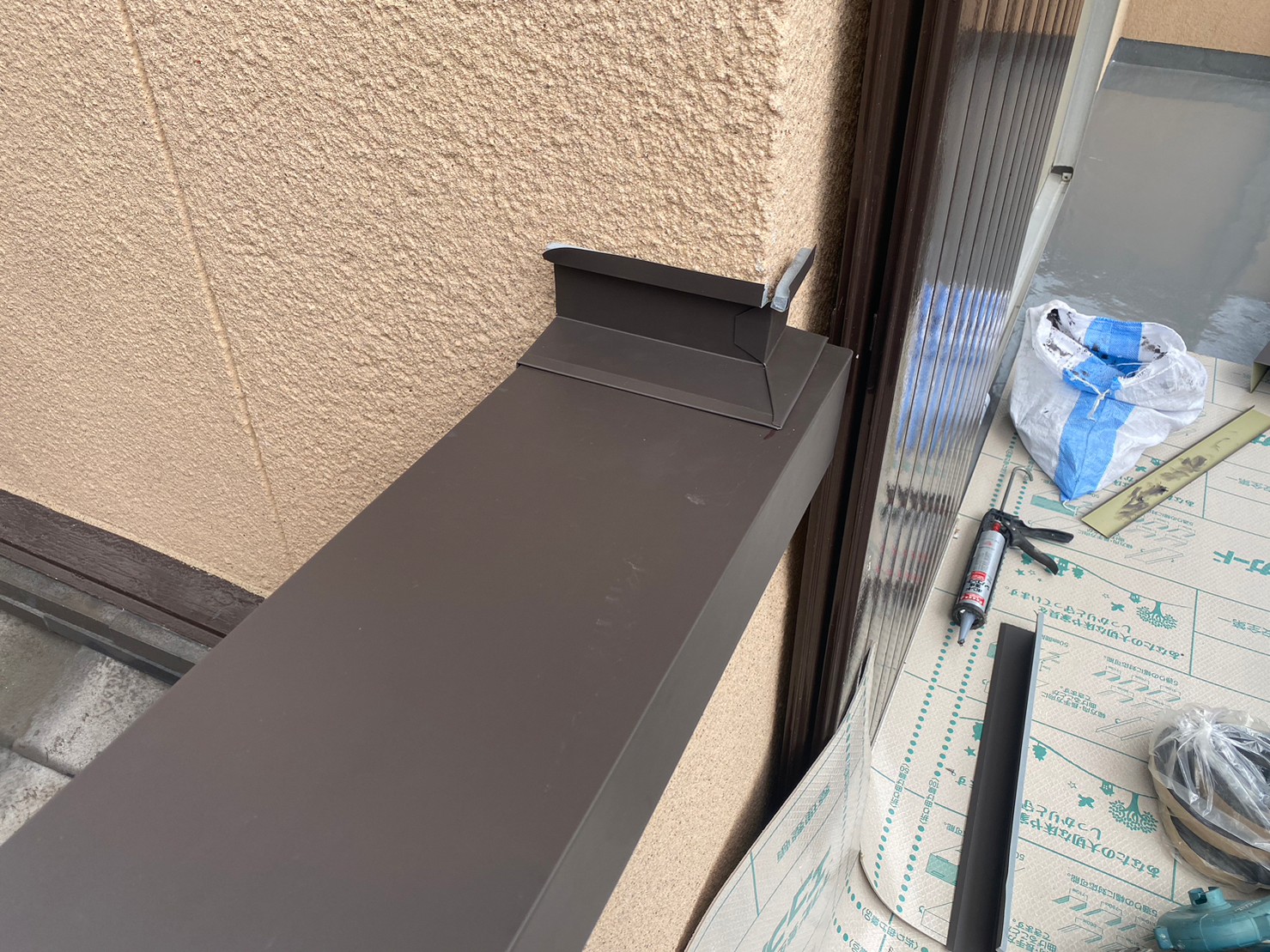 壁、笠木、水切り取り付け工事