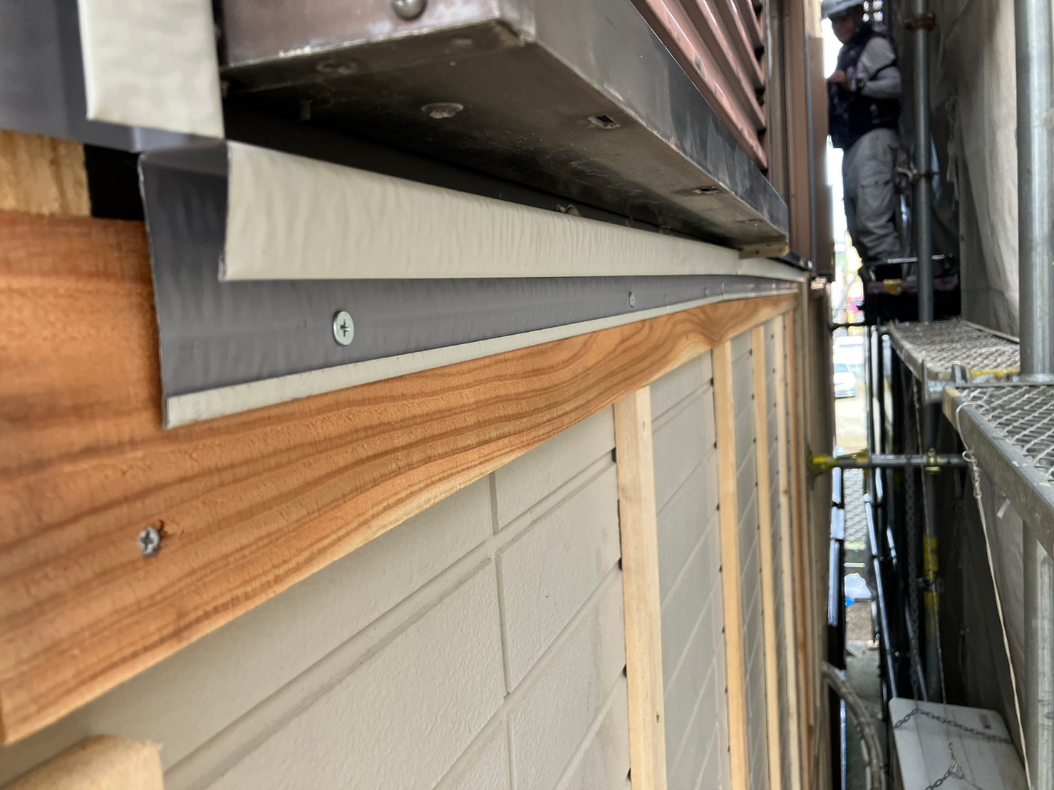 金属サイディングカバー工事 