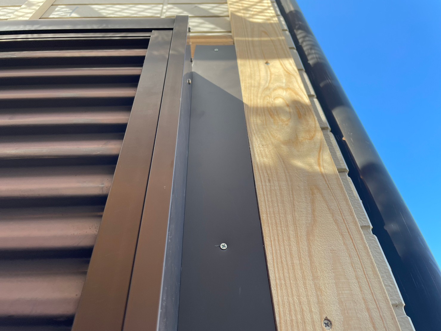 金属サイディングカバー工事 