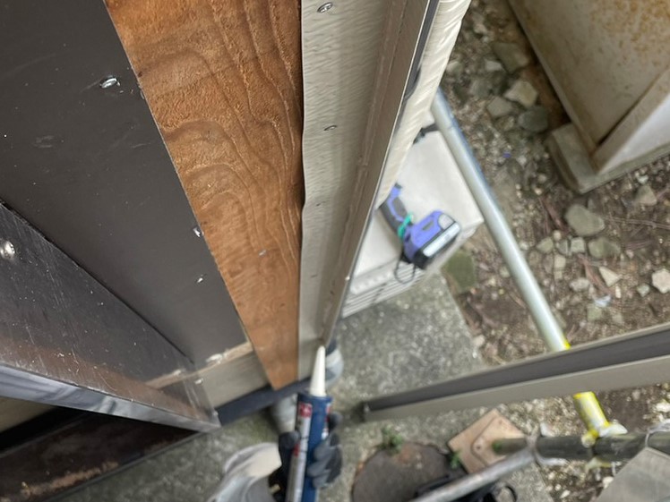 金属サイディングカバー工事 