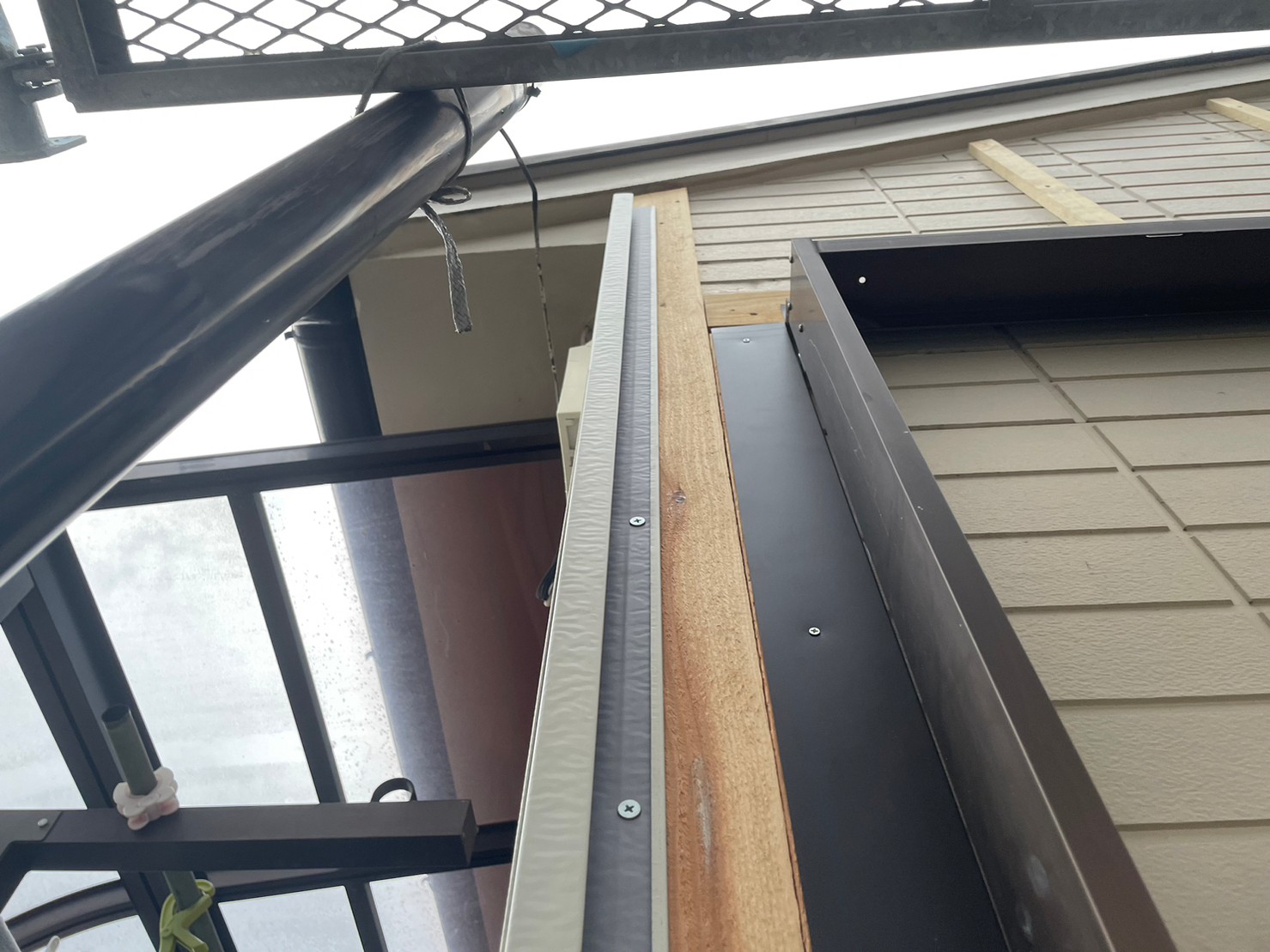 金属サイディングカバー工事 