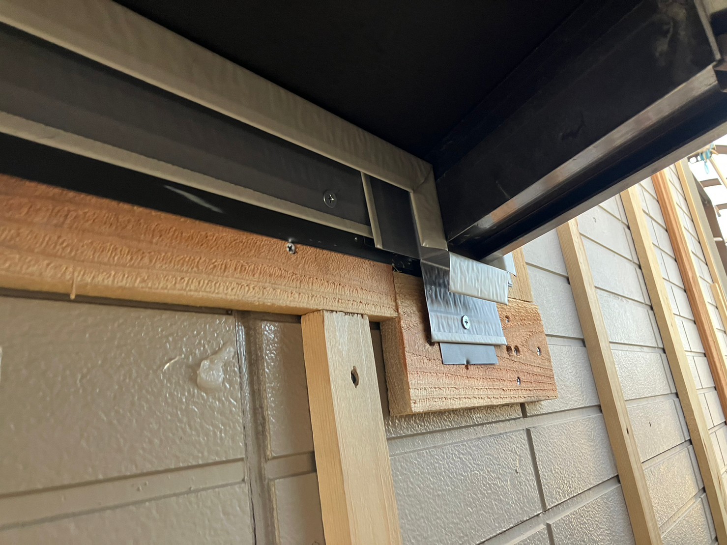 金属サイディングカバー工事 