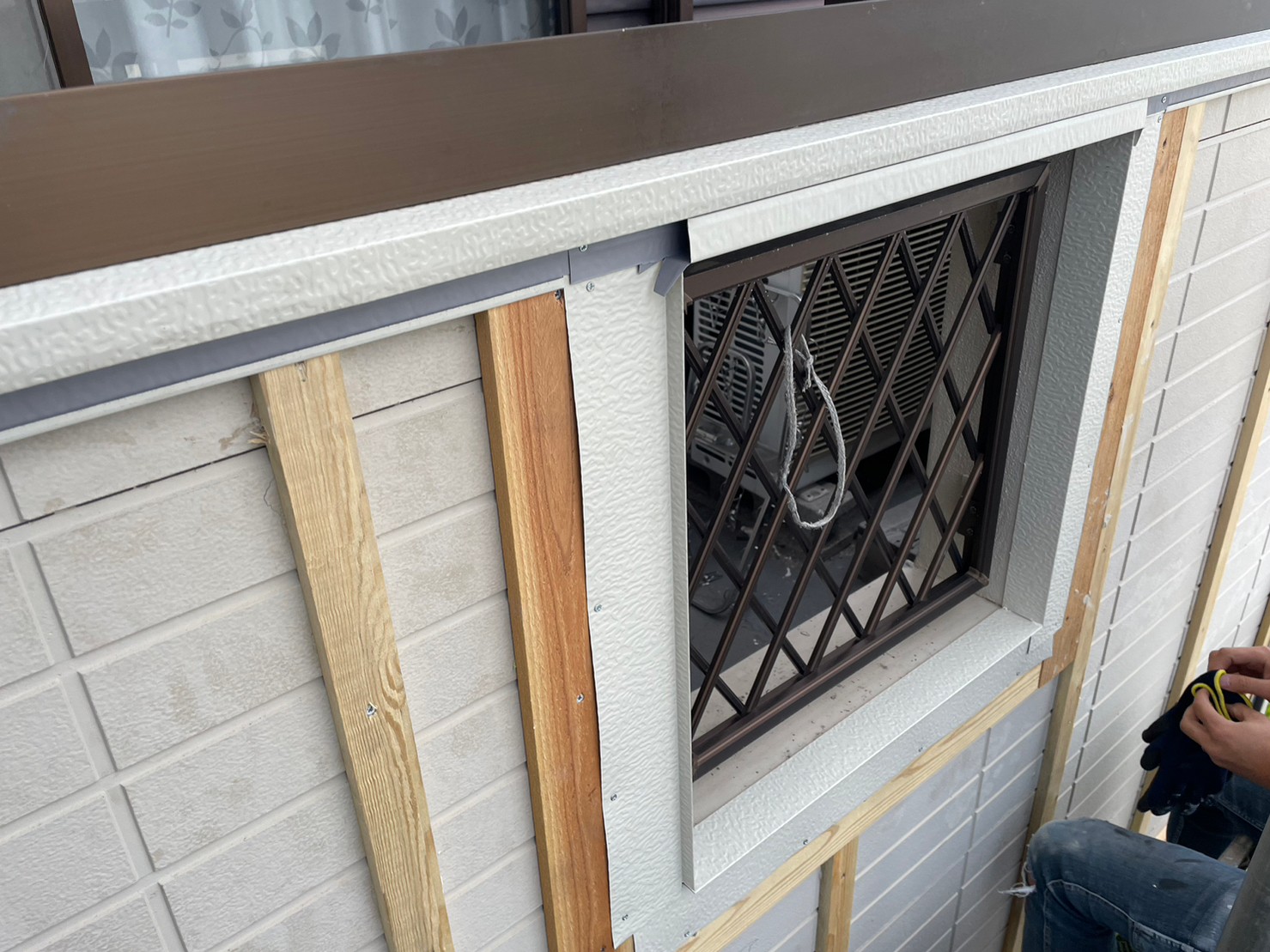 金属サイディングカバー工事 