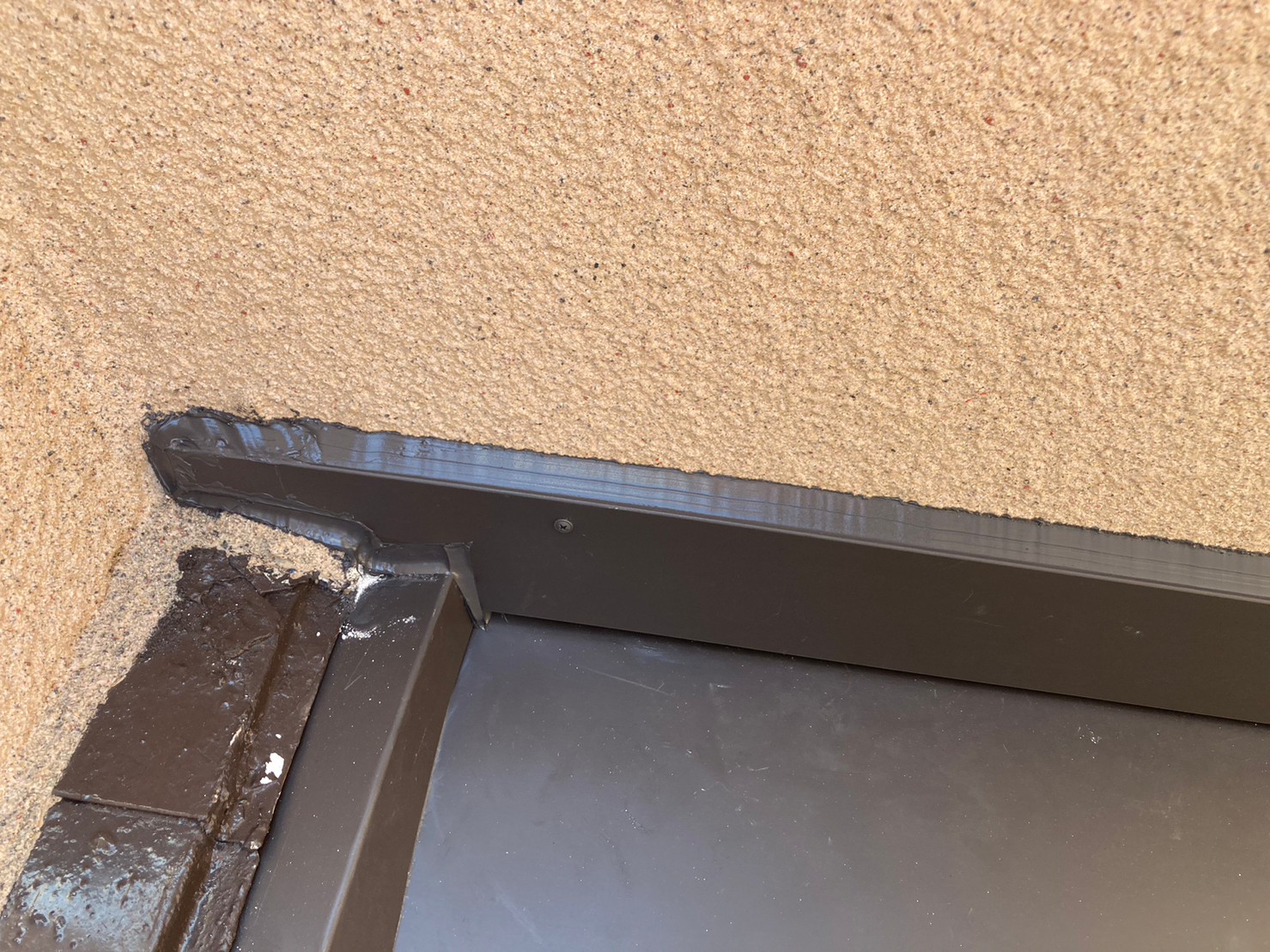 壁、笠木、水切り取り付け工事