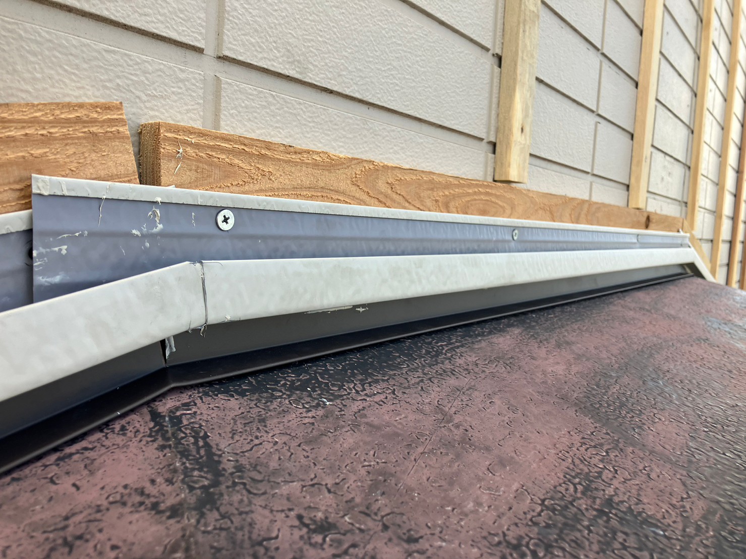 金属サイディングカバー工事 