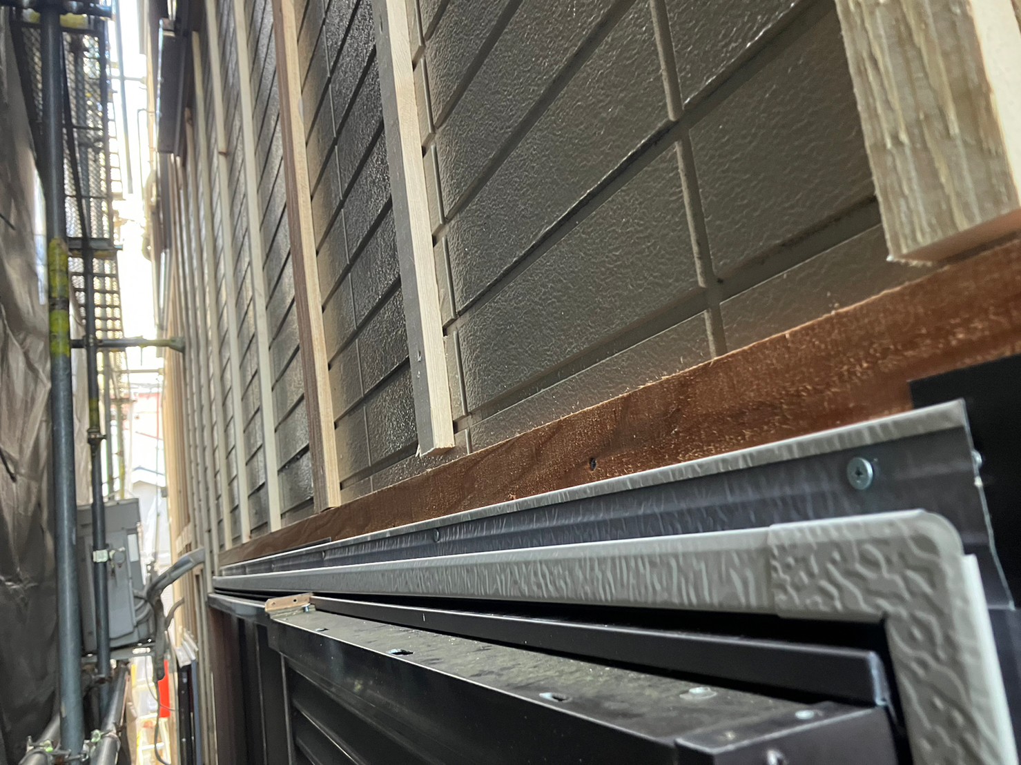 金属サイディングカバー工事 