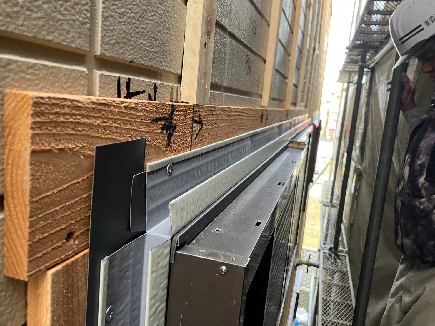 金属サイディングカバー工事 