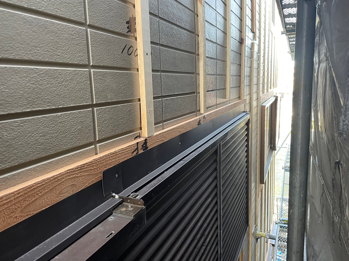 金属サイディングカバー工事 