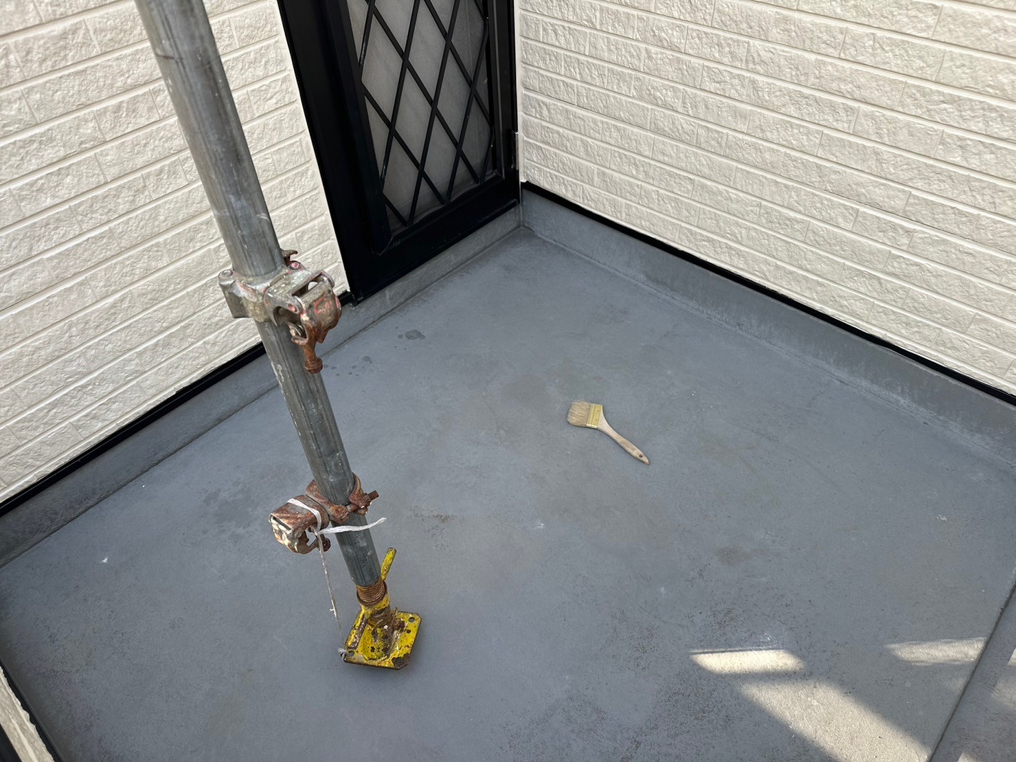 玄関上バルコニーFRP防水メンテナンス 