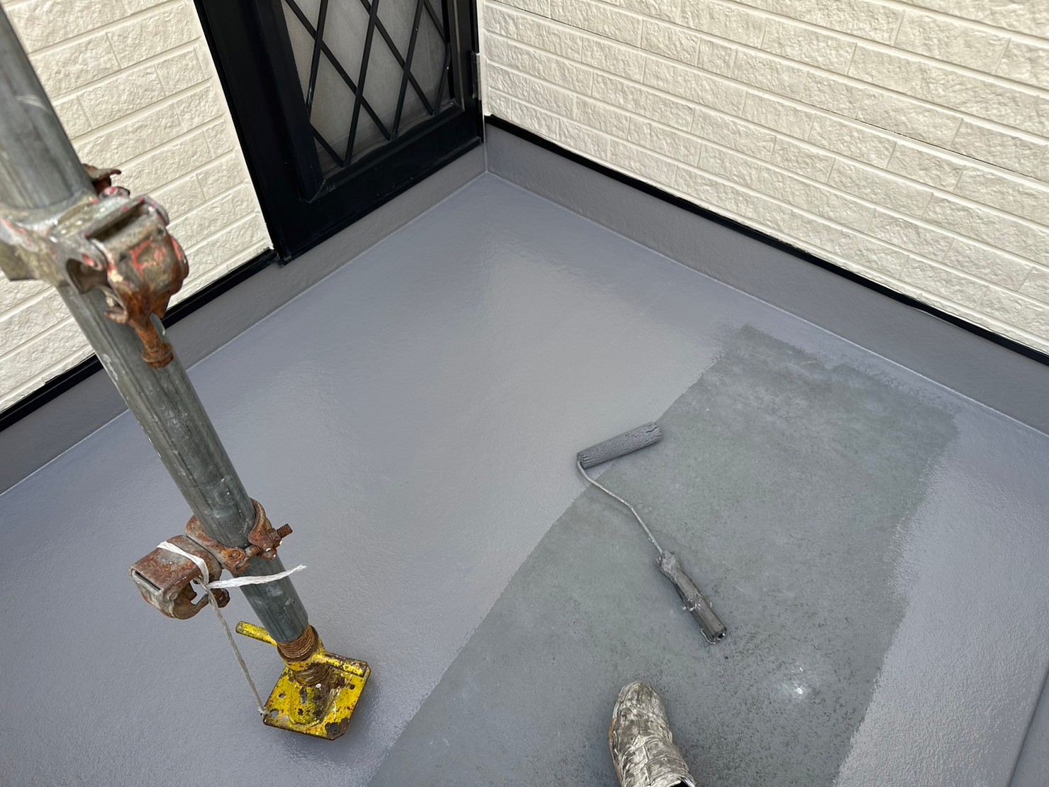 玄関上バルコニーFRP防水メンテナンス 