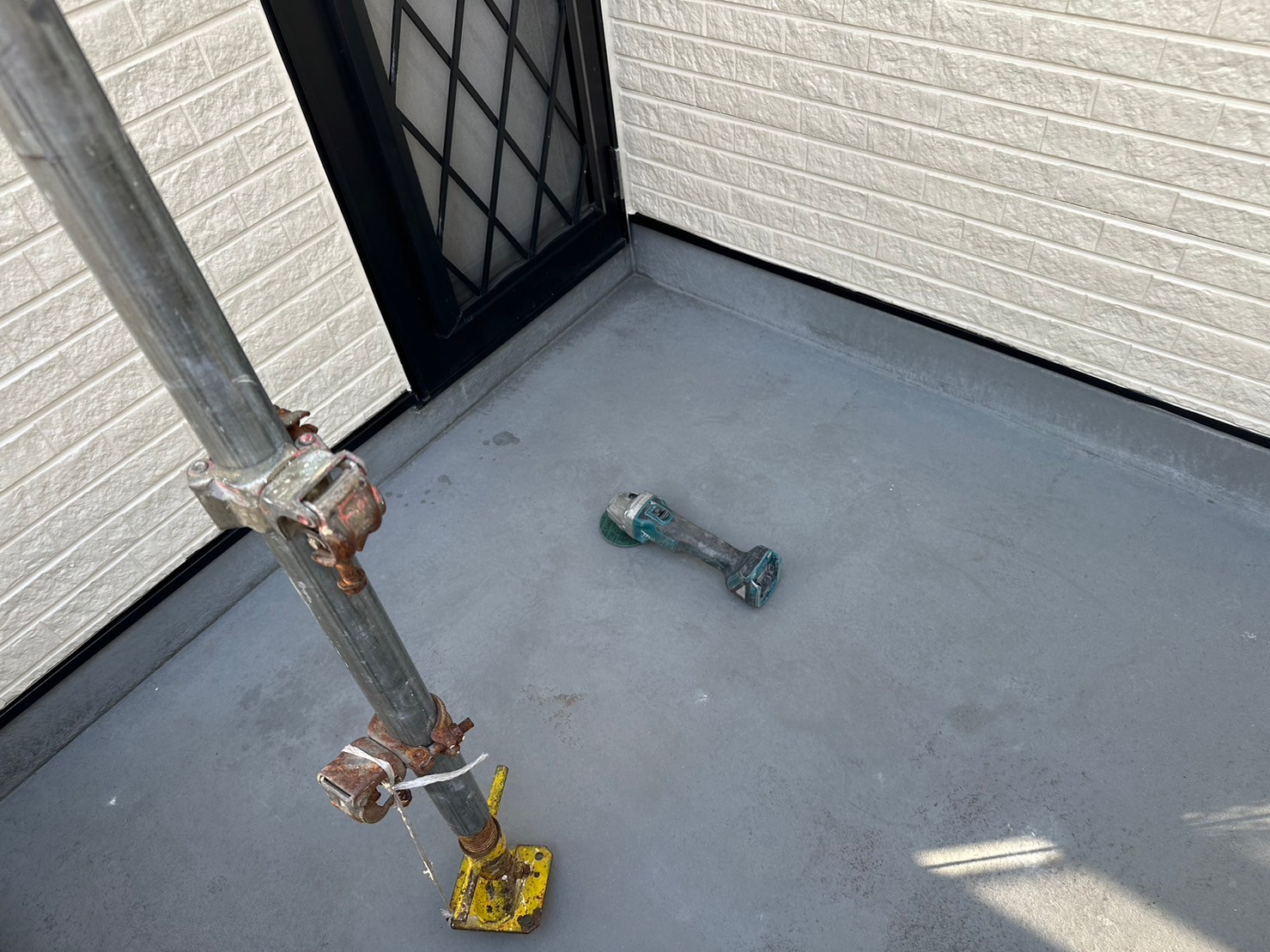 玄関上バルコニーFRP防水メンテナンス 