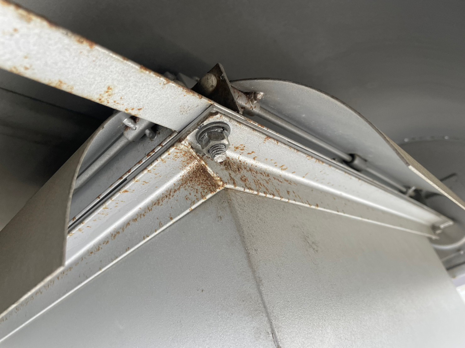 排気シャッター取り付け工事 