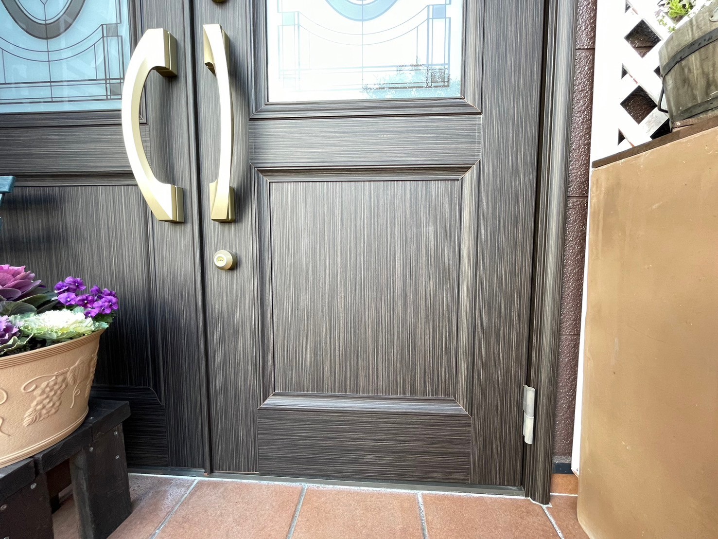 玄関扉シート貼り工事 