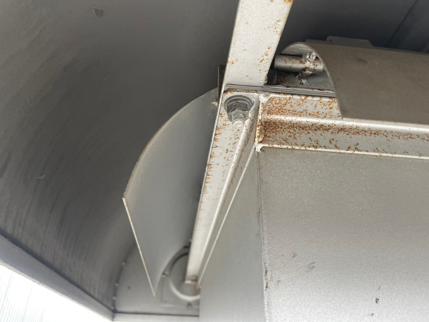 排気シャッター取り付け工事 