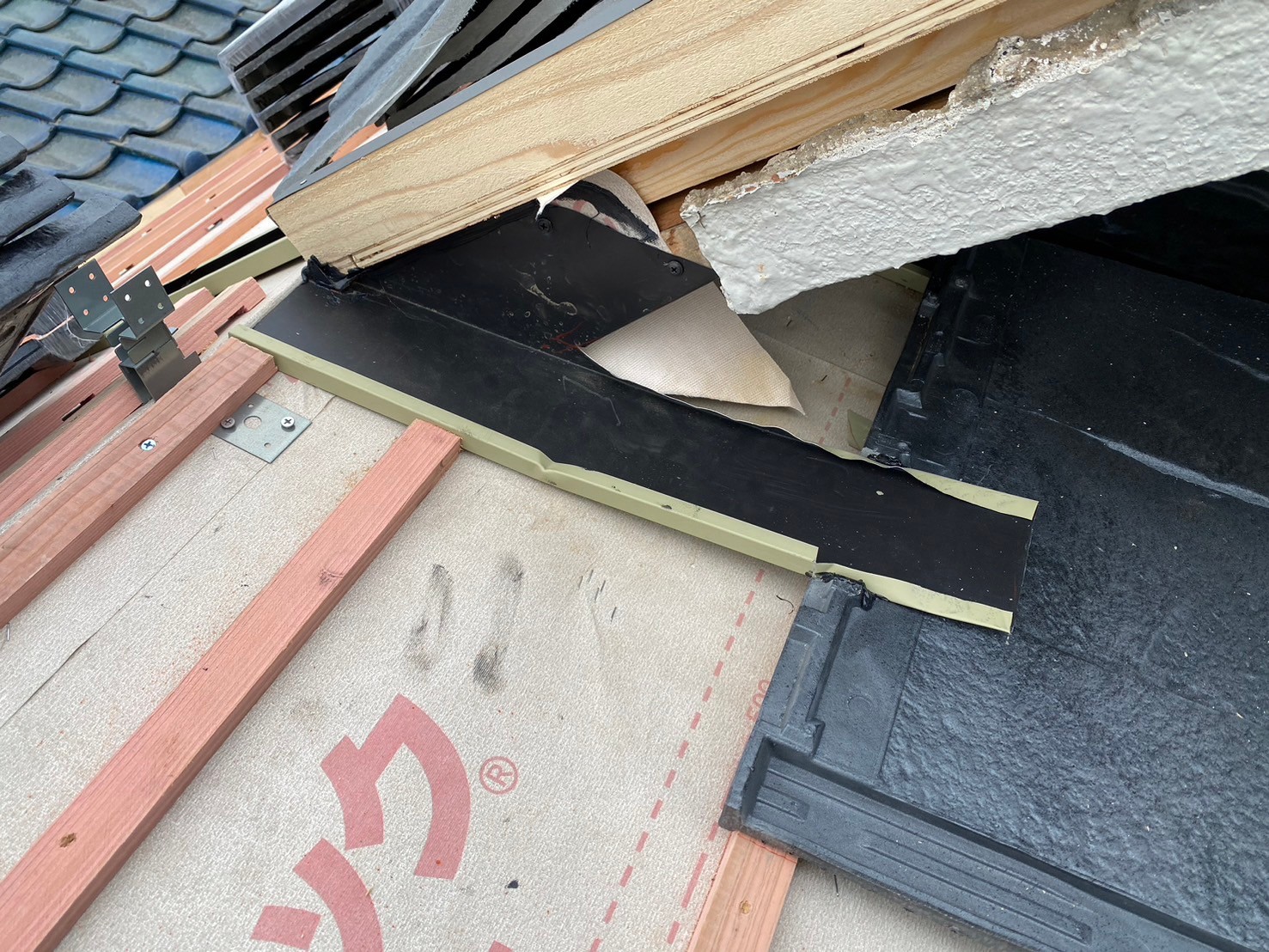 屋根葺き替え工事 