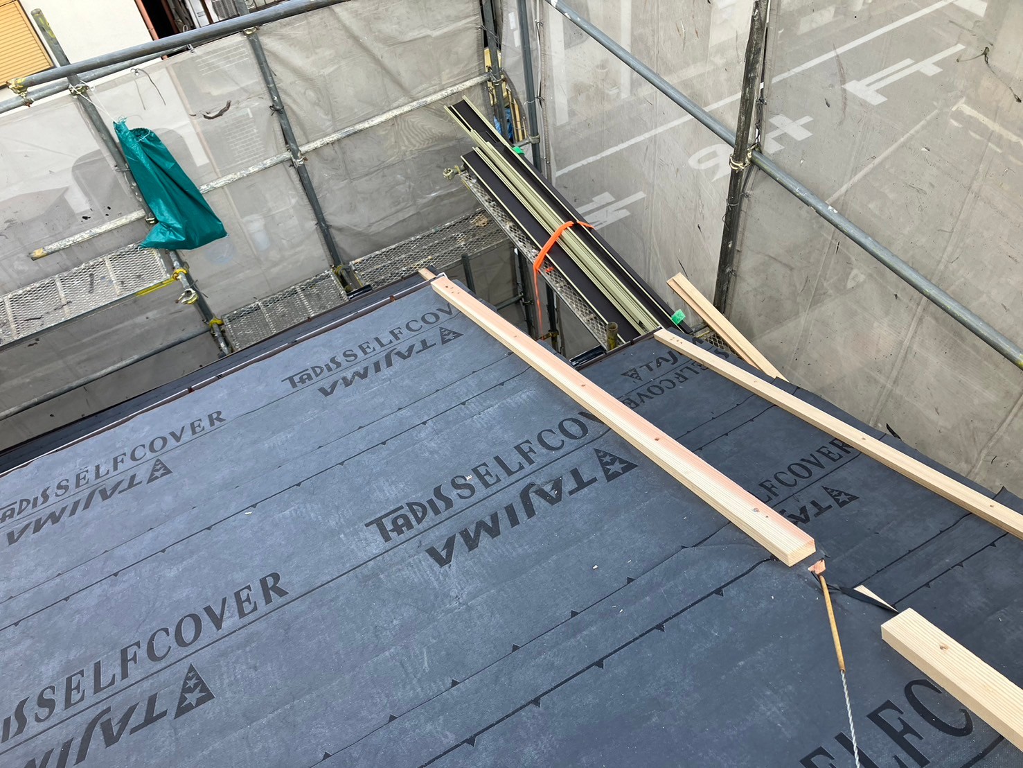 屋根カバー工事（大屋根） 