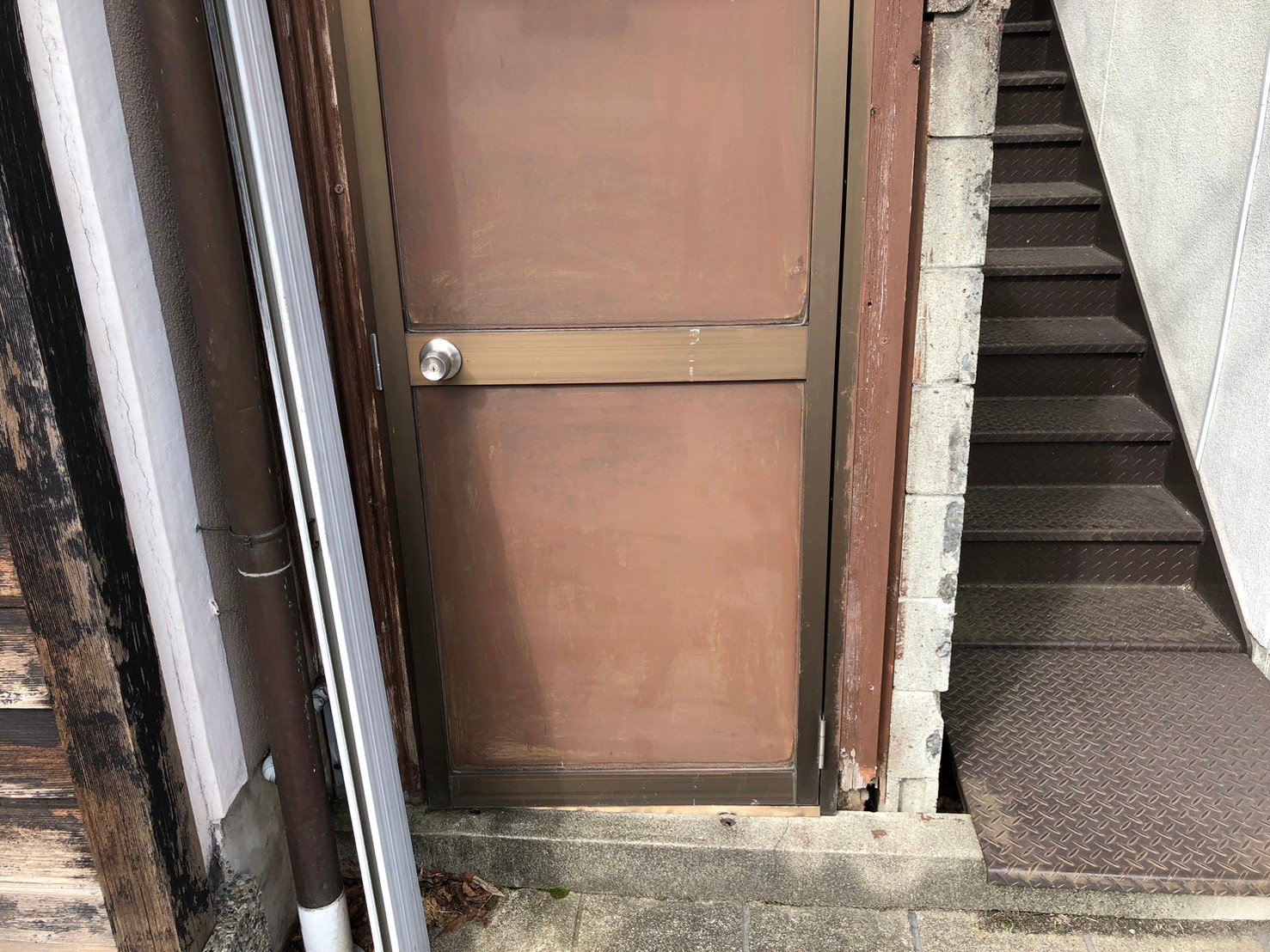 表側アルミドア撤去及び塗装補修 