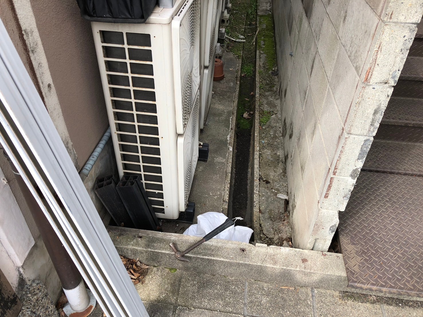 表側アルミドア撤去及び塗装補修 