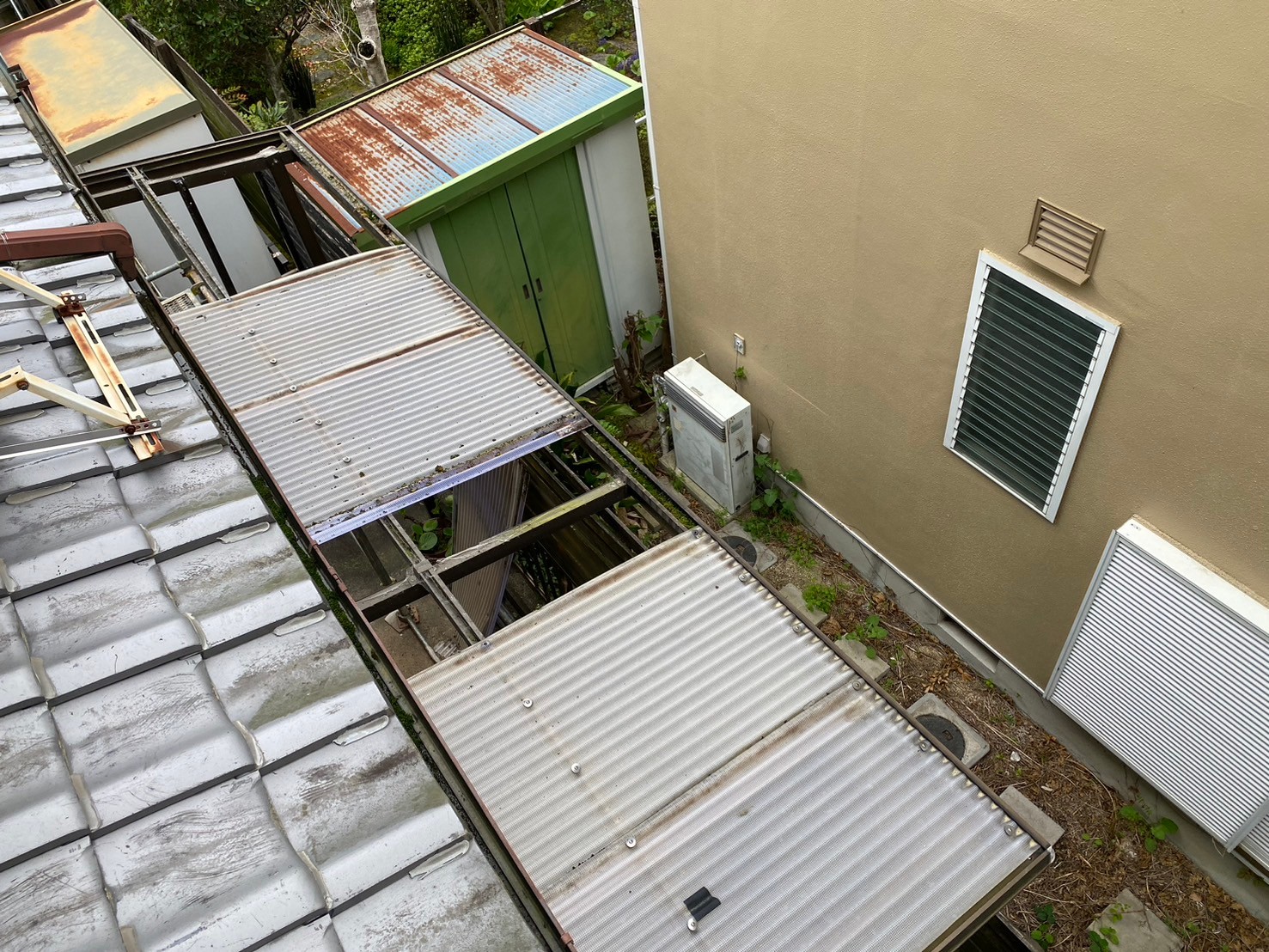 ポリカ屋根交換工事