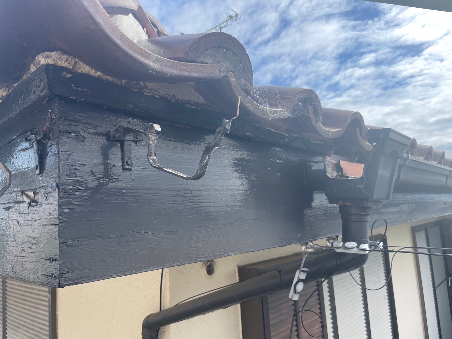 部分雨とい架け替え工事 