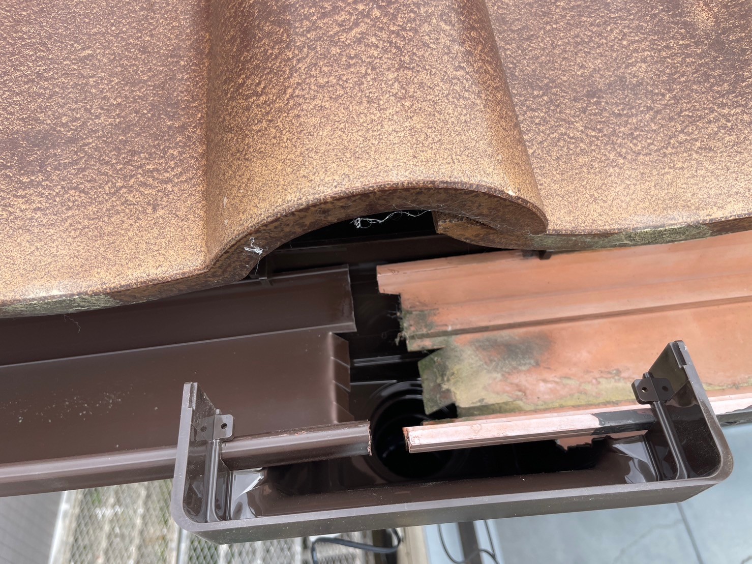 部分雨とい架け替え工事 