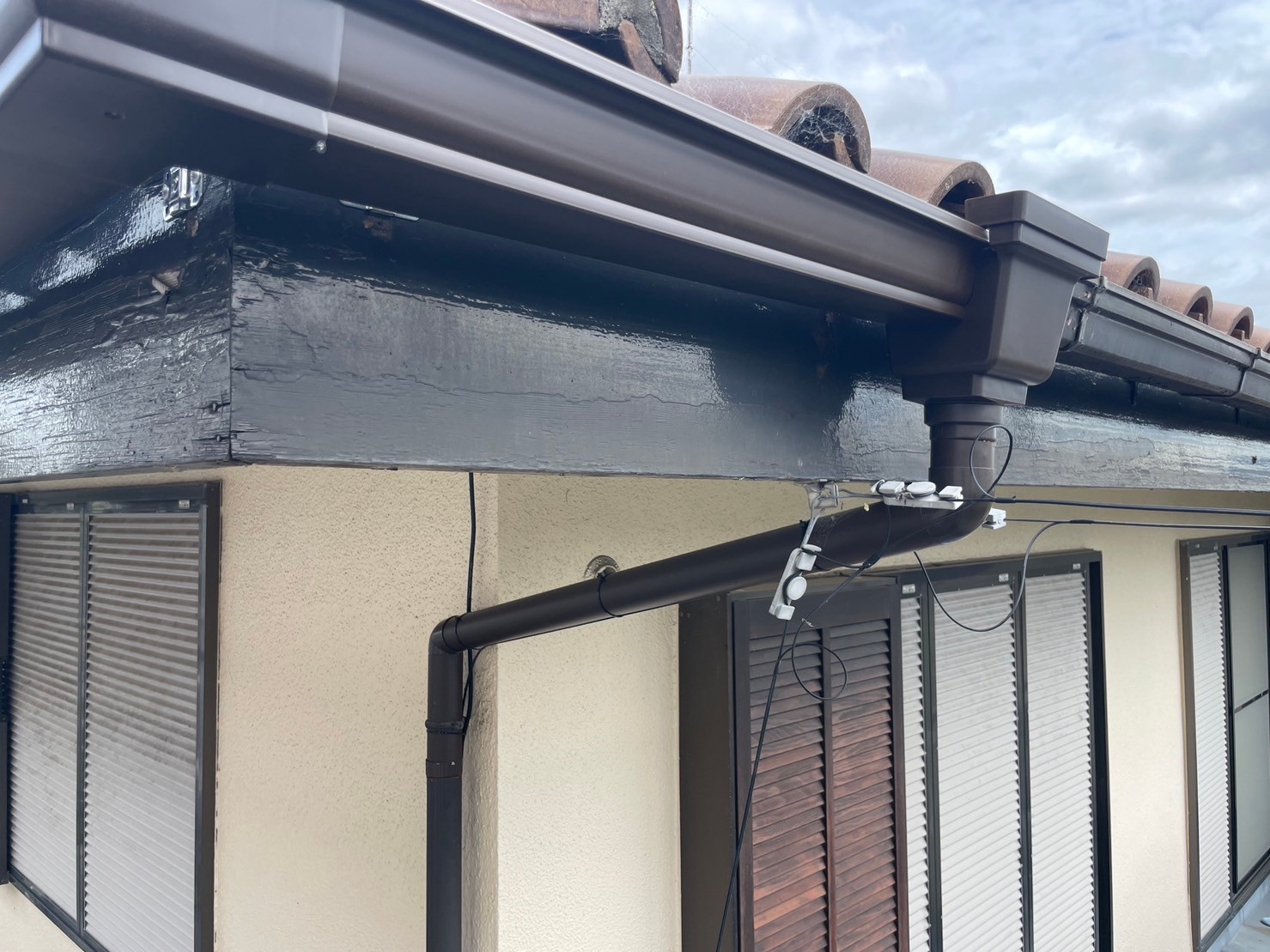 部分雨とい架け替え工事 