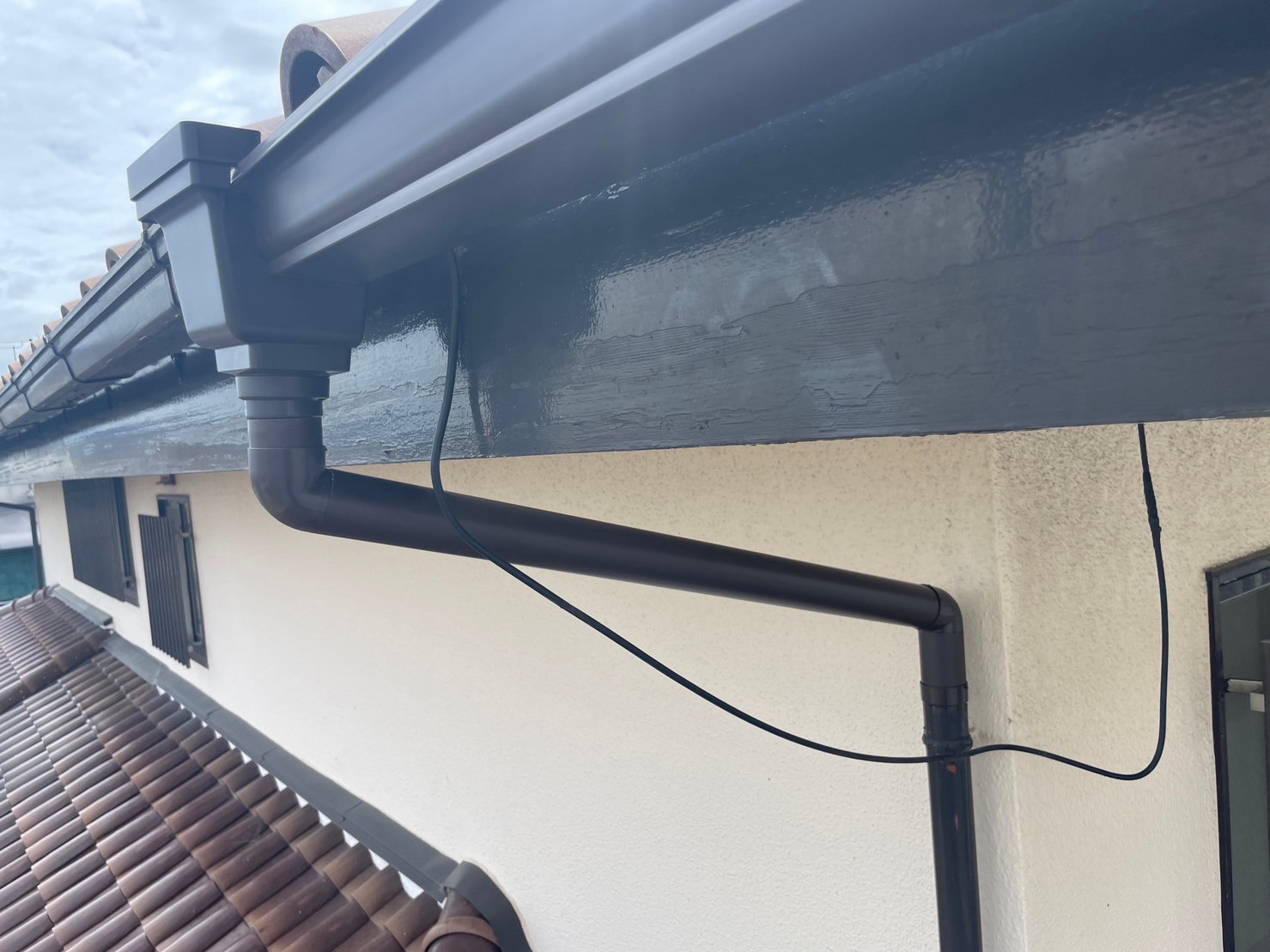 部分雨とい架け替え工事 