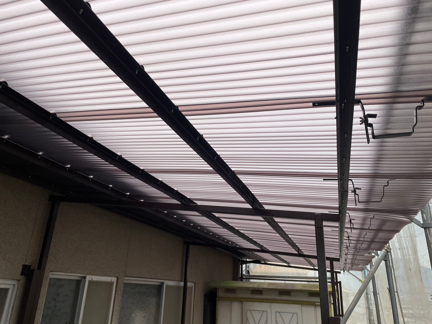 既存波板撤去及びポリカ小波張り替え工事