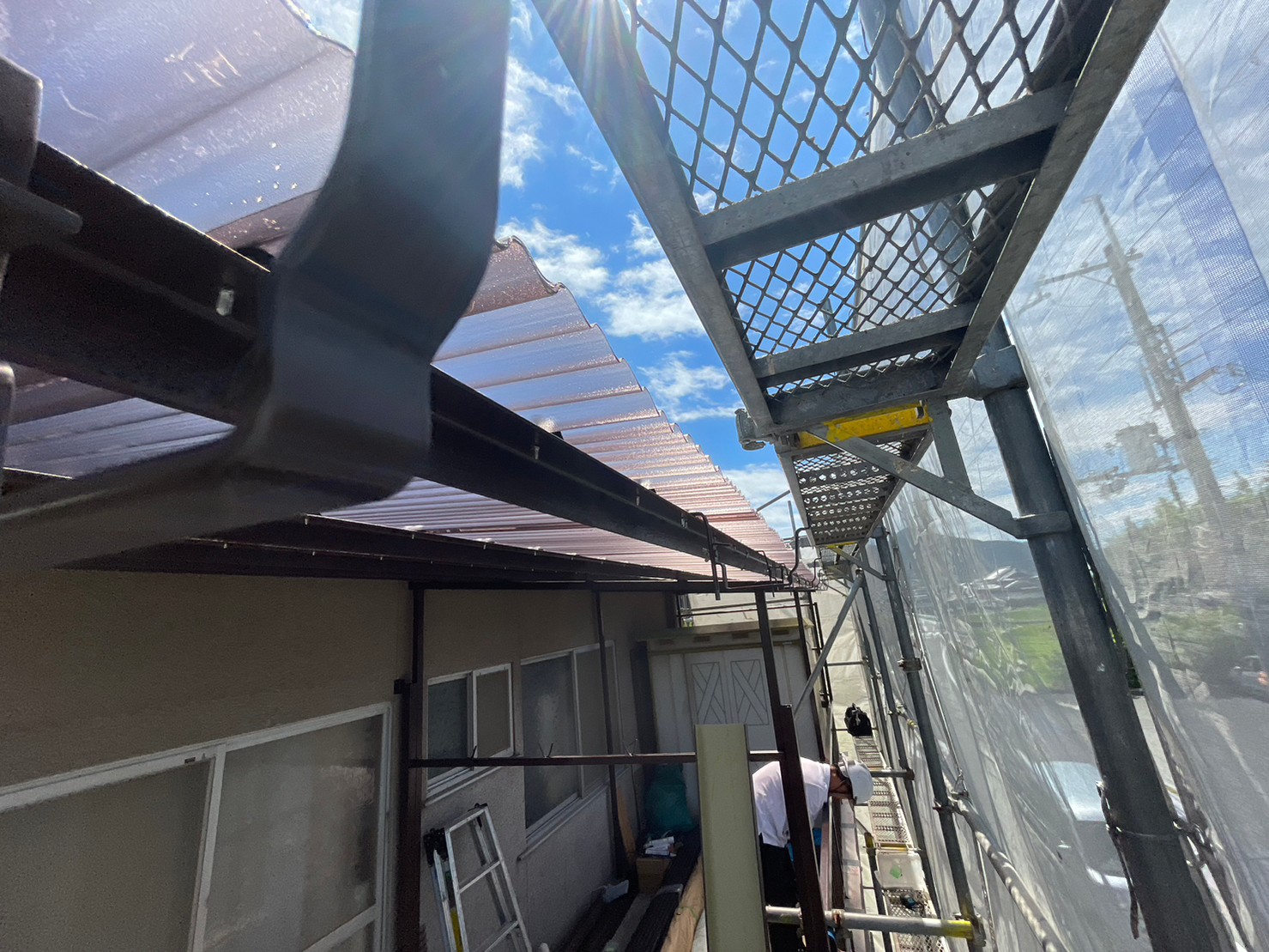 既存波板撤去及びポリカ小波張り替え工事