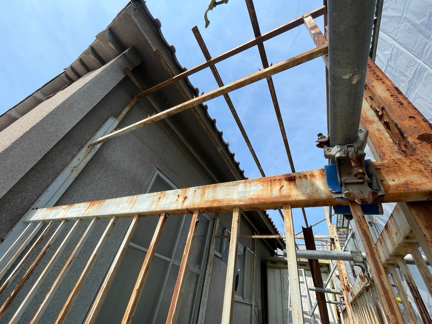 既存波板撤去及びポリカ小波張り替え工事