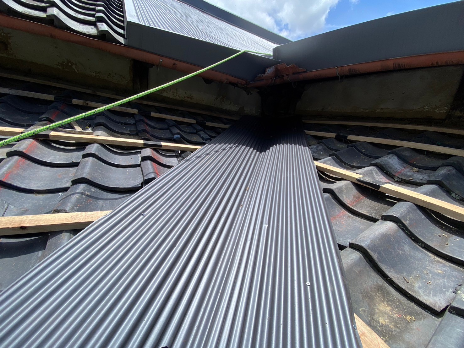 ガルバ波板カバー工事