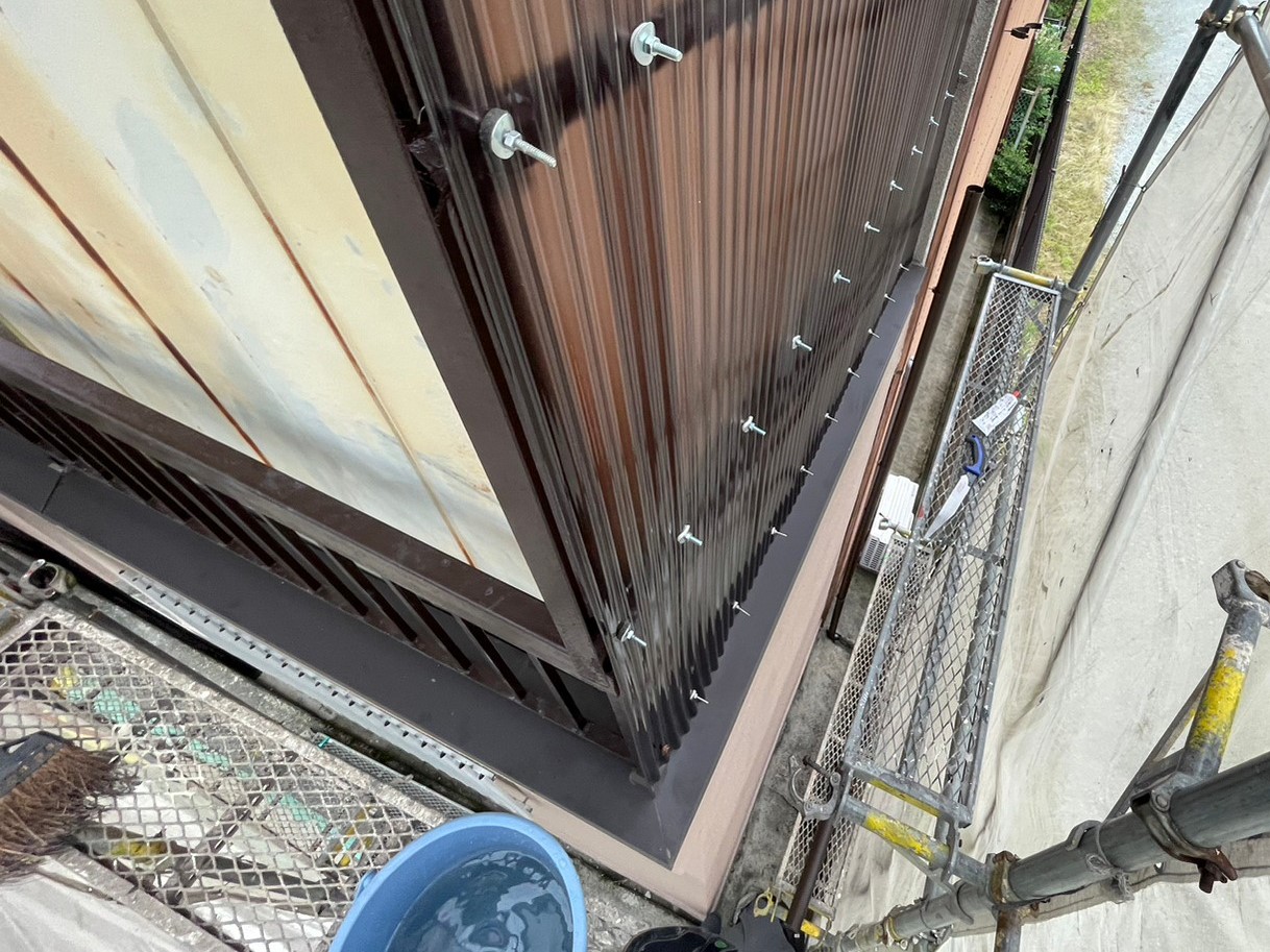 既存波板撤去及びポリカ小波張り替え工事