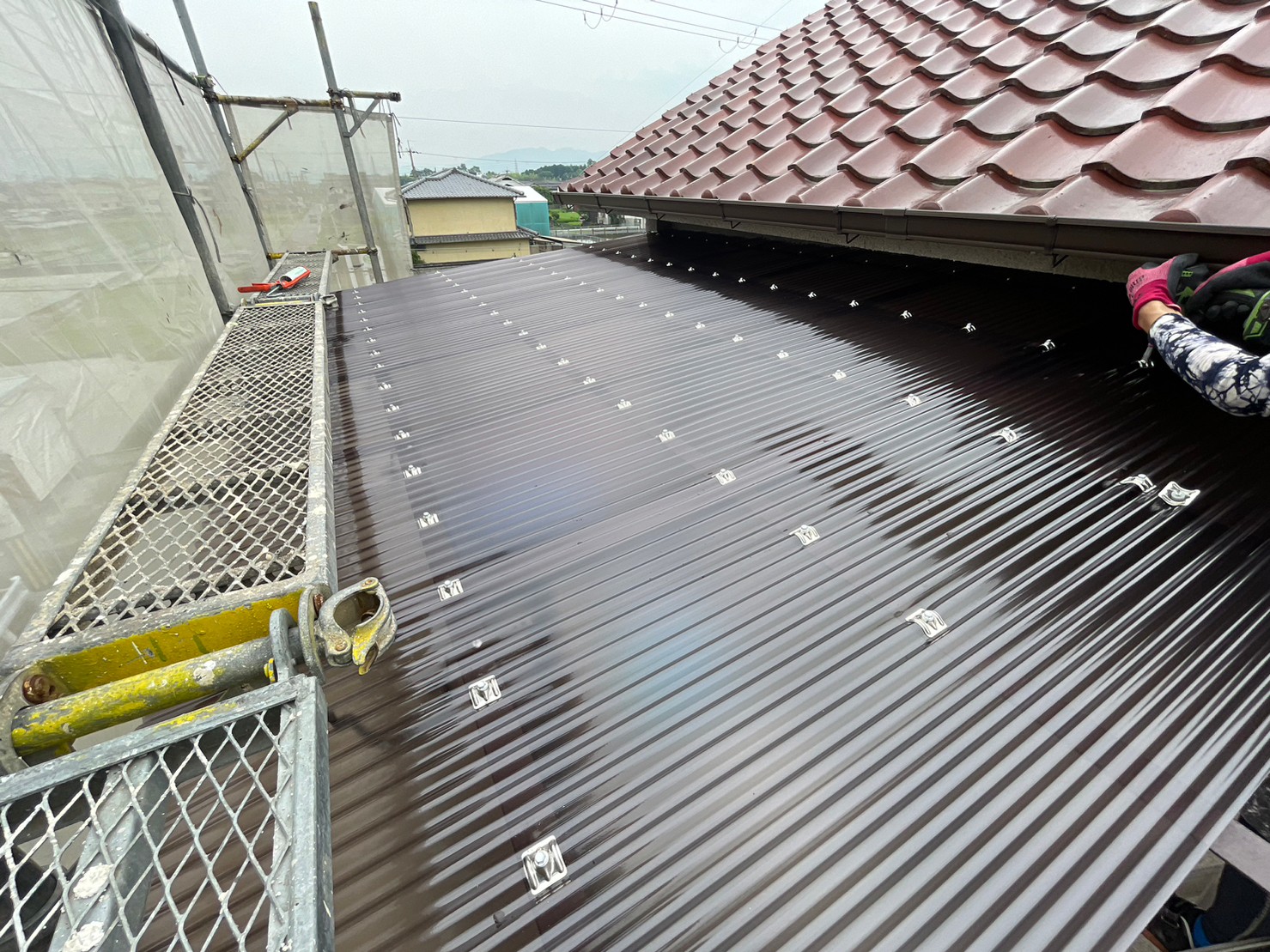 既存波板撤去及びポリカ小波張り替え工事