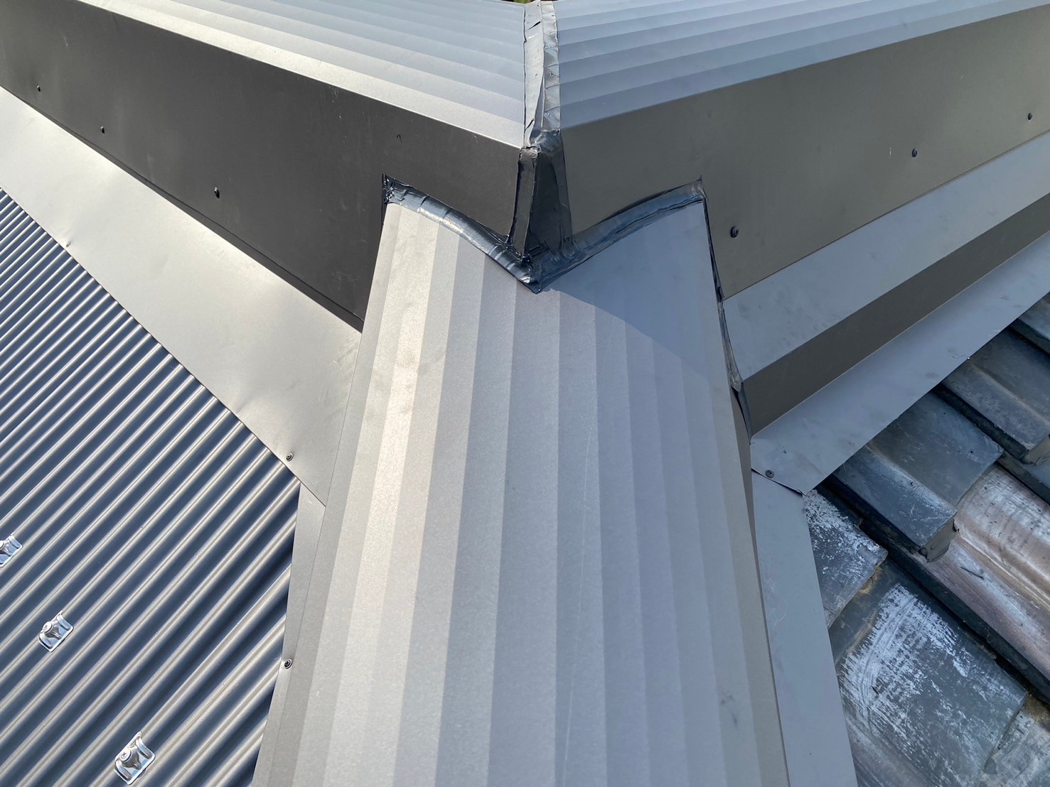 ガルバ波板カバー工事