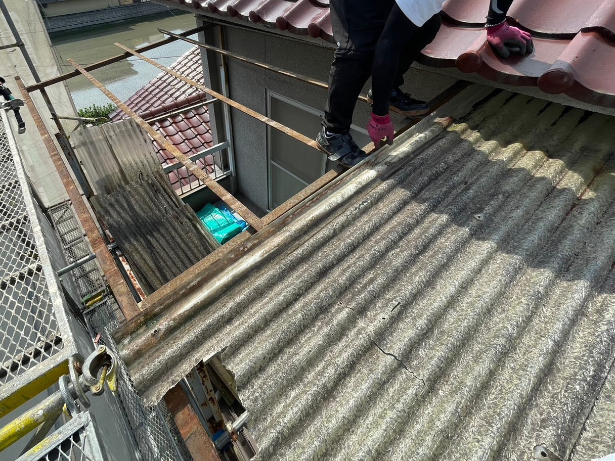 既存波板撤去及びポリカ小波張り替え工事